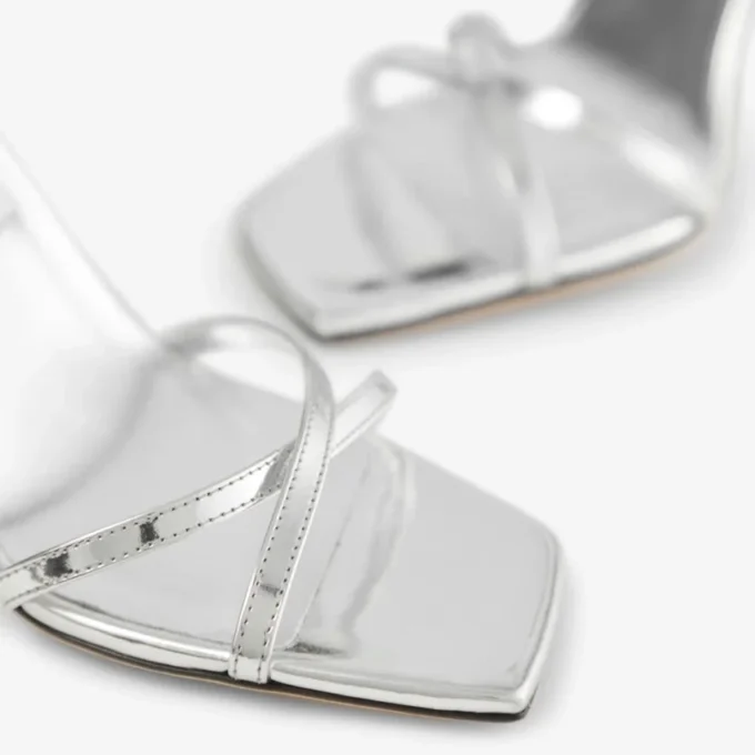 Metz 100 silverfärgad sandal i flytande metallläder