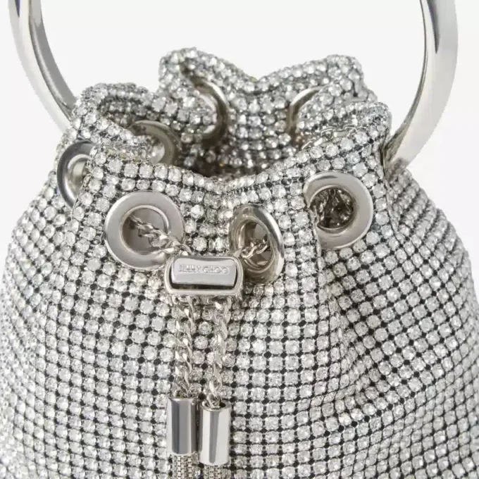 Micro Bon Bon-väskan i silverkristallnät med metallhandtag Micro Bon Bon-väskan i silverkristallnät med metallhandtag