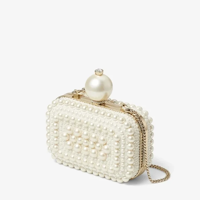 Micro Cloud vit mocka-clutch med pärldekor över hela ytan