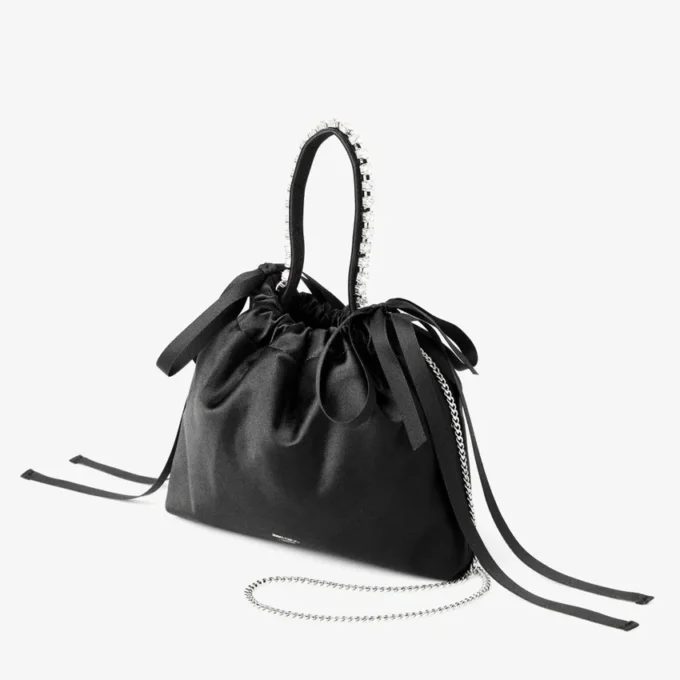 Mini-axelväska i svart satin med dragsko och handtag
