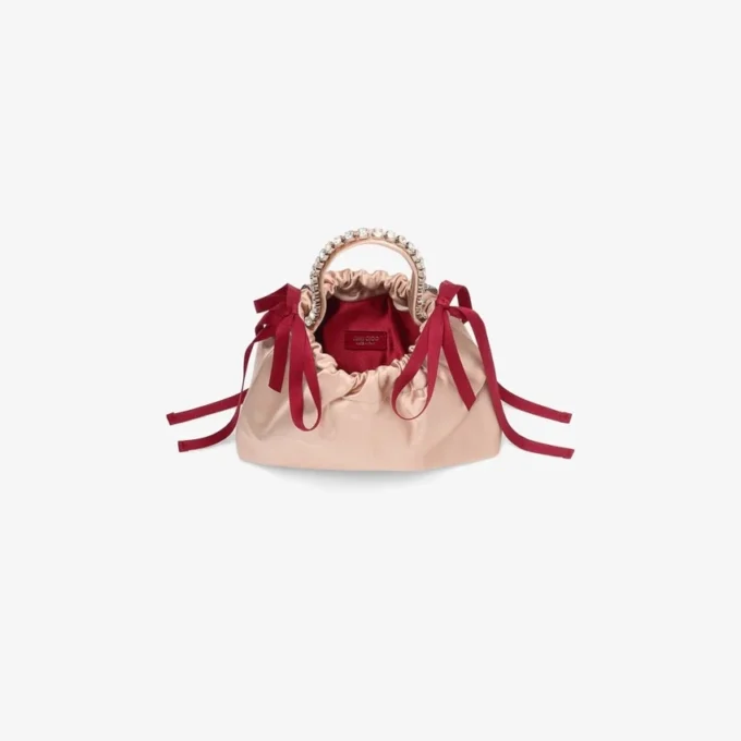 Mini-axelväska med dragsko och handtag i färgerna Macaron och rubinröd satin Mini-axelväska med dragsko och handtag i färgerna Macaron och rubinröd satin