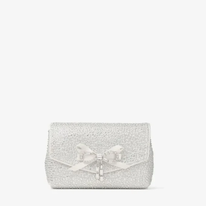 Mini-väska med mjuk rosett Mini-väska i elfenbensfärgad satin med kristallrosett Mini-väska med mjuk rosett Mini-väska i elfenbensfärgad satin med kristallrosett