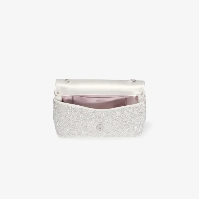 Mini-väska med mjuk rosett Mini-väska i elfenbensfärgad satin med kristallrosett Mini-väska med mjuk rosett Mini-väska i elfenbensfärgad satin med kristallrosett