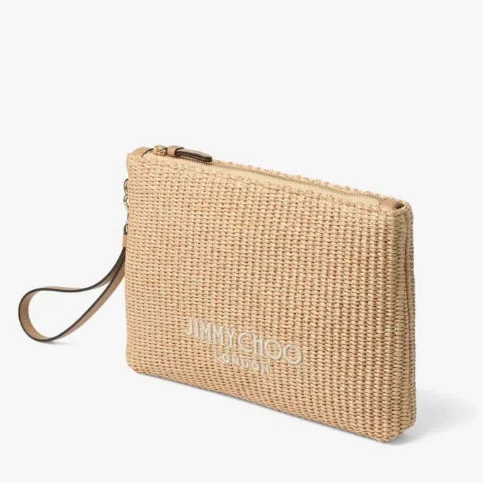 Platt väska med dragkedja Väska med dragkedja i natur- och lattefärgad raffia Platt väska med dragkedja Väska med dragkedja i natur- och lattefärgad raffia
