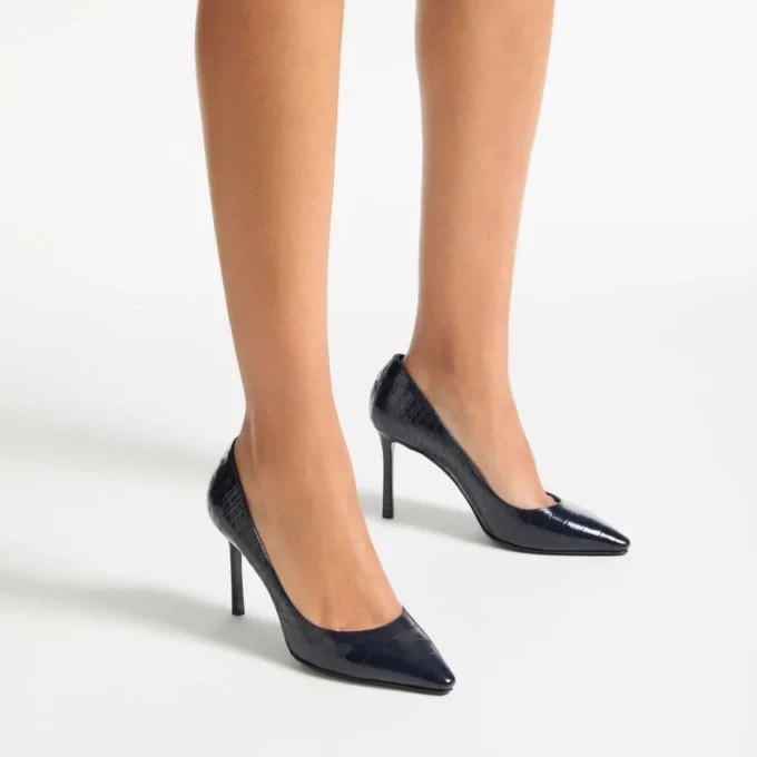 Romy 85 pumps i marinblått läder med krokodilprägling