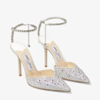 Saeda 100 pumps i elfenbensfärgad satin med kristallprydnad