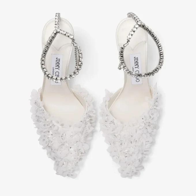Saeda 100 pumps i elfenbensfärgat nät med broderade blomblad Saeda 100 pumps i elfenbensfärgat nät med broderade blomblad