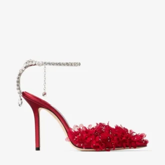 Saeda 100 rubinröda pumps i mesh med blombladsbroderi