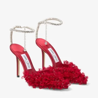 Saeda 100 rubinröda pumps i mesh med blombladsbroderi