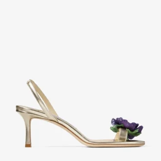 Sandaler i metalliskt nappaläder med blomsterkorsage