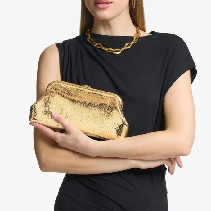 Skylar guldfärgad clutch i Candy Wrap-läder med fyrkantigt Jc-spänne