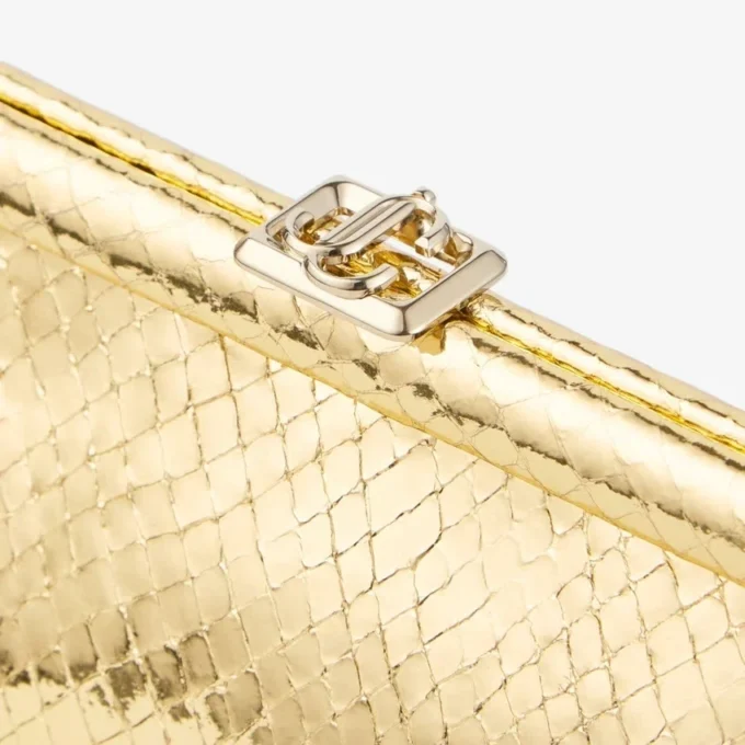 Skylar guldfärgad clutch i Candy Wrap-läder med fyrkantigt Jc-spänne