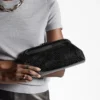 Skylar svart glänsande clutch i läder med ormmönster och fyrkantigt JC-spänne