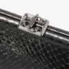 Skylar svart glänsande clutch i läder med ormmönster och fyrkantigt JC-spänne