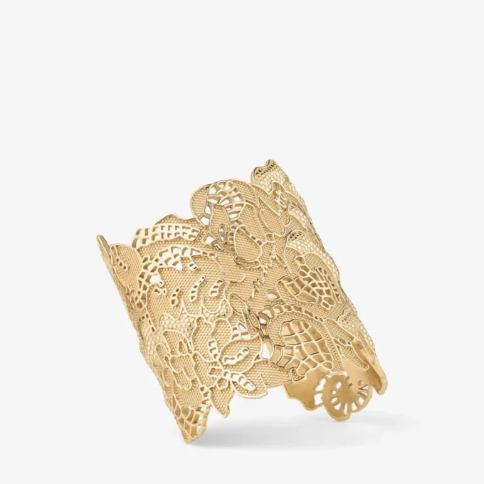 Spetsutskuret armband i guldmetall