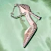 Stevie 100 Silky Blush satinpumps med kristaller