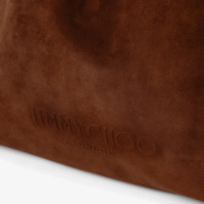 Stor toteväska i tanfärgat mocka och slätt kalvskinn med dragsko och Jimmy Choo-logotyp Stor toteväska i tanfärgat mocka och slätt kalvskinn med dragsko och Jimmy Choo-logotyp