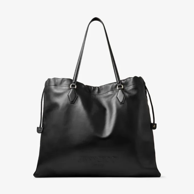 Stor toteväska med dragsko i svart nappaläder med präglad jimmy choo