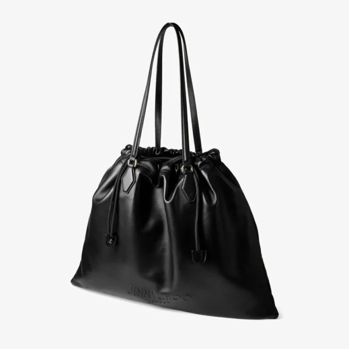Stor toteväska med dragsko i svart nappaläder med präglad jimmy choo