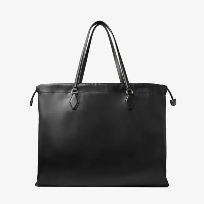 Stor toteväska med dragsko i svart nappaläder med präglad jimmy choo