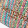 Stor toteväska med dragsko Toteväska i raffia med dragsko i färgerna Multi och Tan Chevron samt läderdetaljer