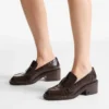 Tylor 60 Loafers i chokladbrunt läder med krokodilprägling Tylor 60 Loafers i chokladbrunt läder med krokodilprägling