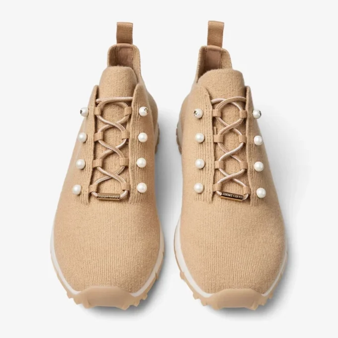 Veles Chai-kashmirstrickade sneakers med pärlknappar Veles Chai-kashmirstrickade sneakers med pärlknappar