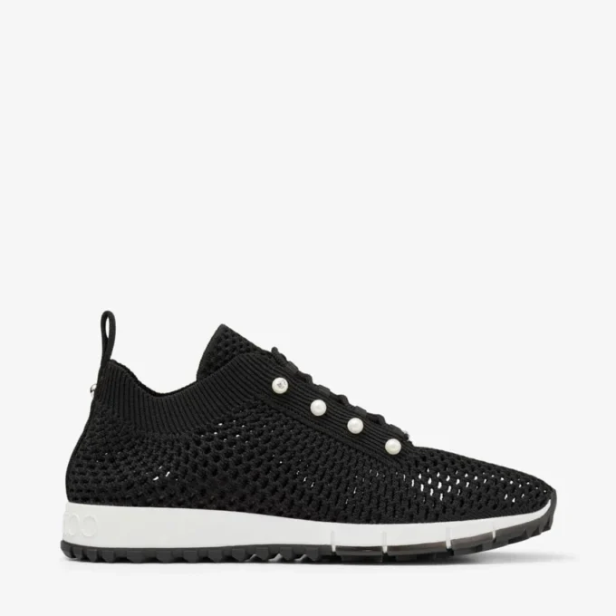 Veles svarta låga sneakers i virkat tyg med pärlor Veles svarta låga sneakers i virkat tyg med pärlor