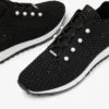 Veles svarta låga sneakers i virkat tyg med pärlor Veles svarta låga sneakers i virkat tyg med pärlor