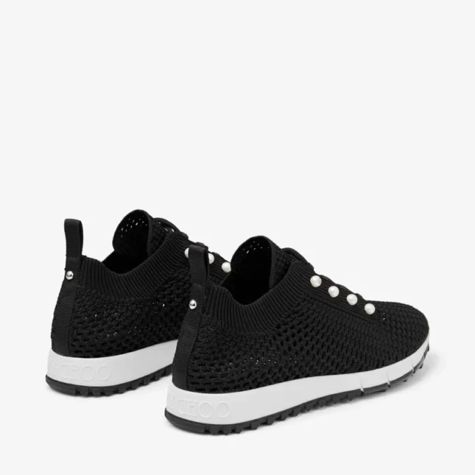 Veles svarta låga sneakers i virkat tyg med pärlor Veles svarta låga sneakers i virkat tyg med pärlor
