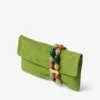 Zandra Clover-clutch i mocka med pärlarmband