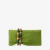 Zandra Clover-clutch i mocka med pärlarmband