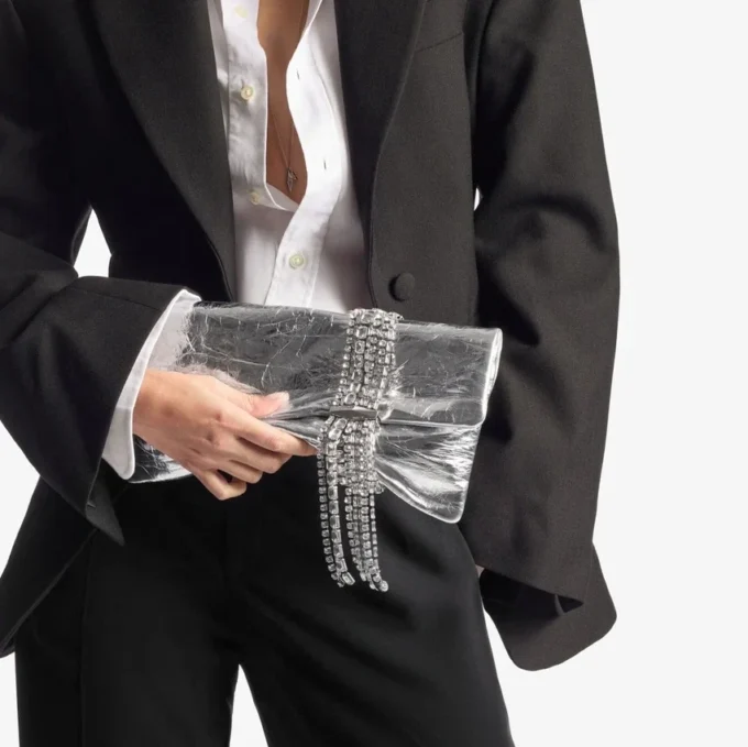 Zandra silverfärgad vintage-clutch i metalliskt läder