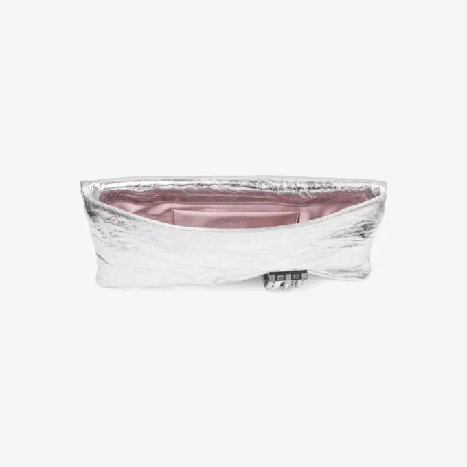 Zandra silverfärgad vintage-clutch i metalliskt läder