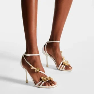 Zea 95 sandaler i elfenbensfärgad satin med blommor